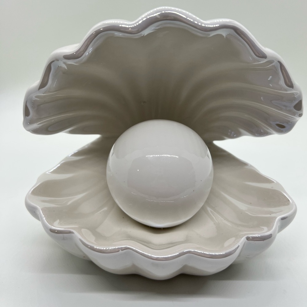 Iridescent Clamshell light